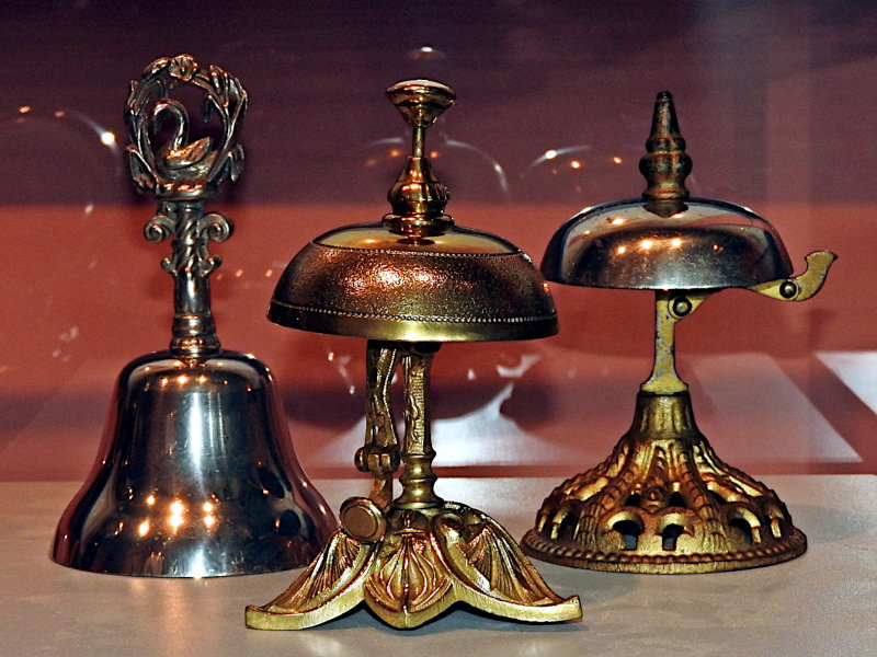 In der Ausstellung des Stadtmuseums sind diese drei wunderschönen Tischglocken aus Zella-Mehliser Produktion zu sehen. In der Ausstellung des Stadtmuseums sind diese drei wunderschönen Tischglocken aus Zella-Mehliser Produktion zu sehen.
