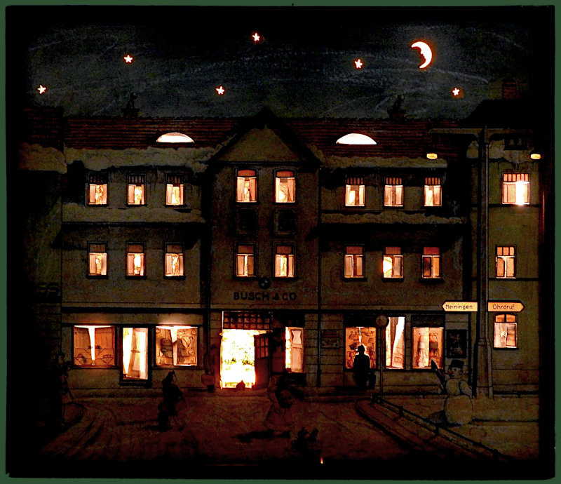 Adventskalender von hinten beleuchtet. Adventskalender von hinten beleuchtet.