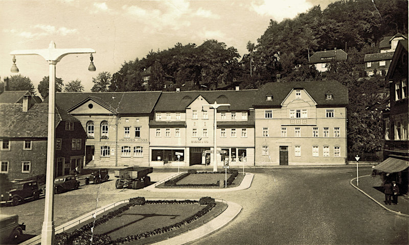 Carl-Walther-Platz mit „Busch-Haus“, 1939. Carl-Walther-Platz mit „Busch-Haus“, 1939.