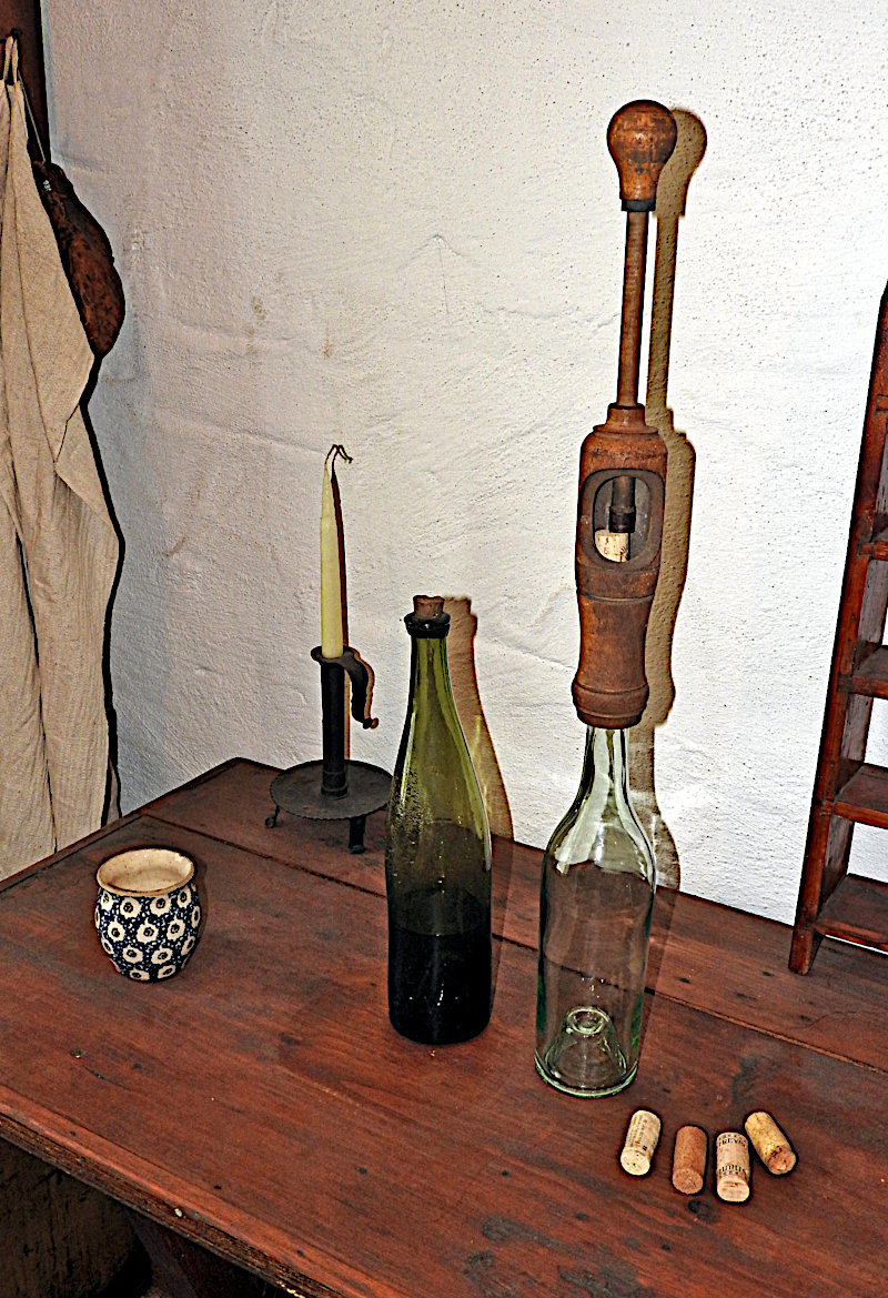 Funktionsweise des Handverkorkers.
