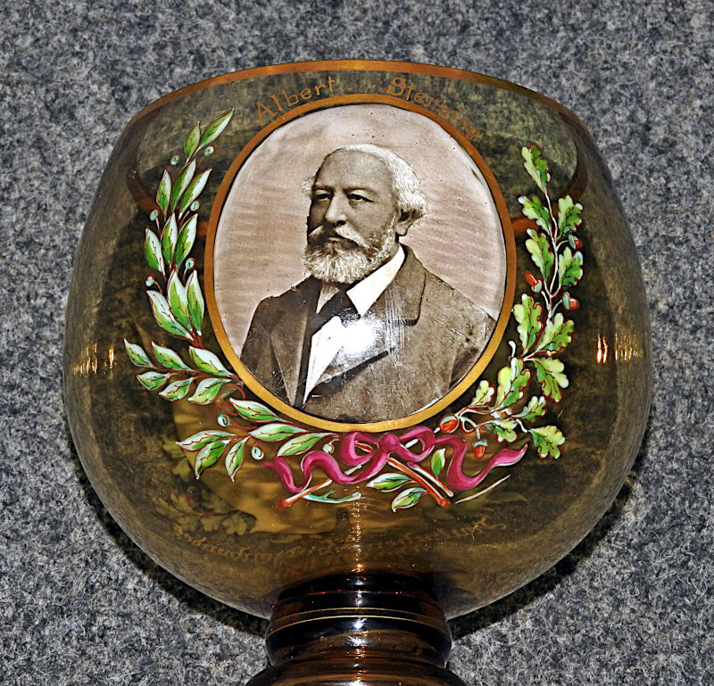 Ansicht des Römers mit dem Porträt Albert Sterzings. Ansicht des Römers mit dem Porträt Albert Sterzings.